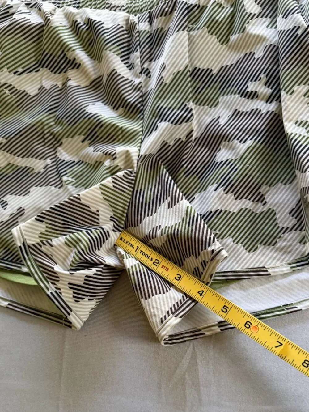 Avia Women's Green Camo Athletic Running Shorts With Pockets Size XL